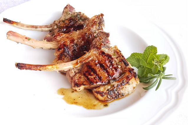 Brinjë qengji të marinuara